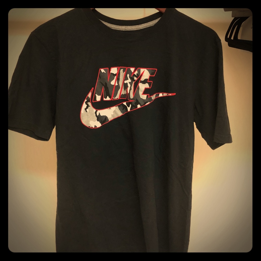 Black Nike logo tee